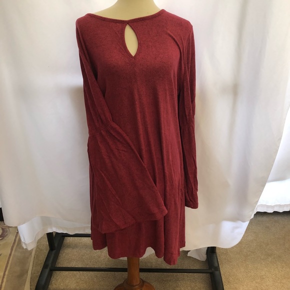 Planet Gold Plus 2X Red Keyhole Bell Sleeve Knit - Picture 3 of 8